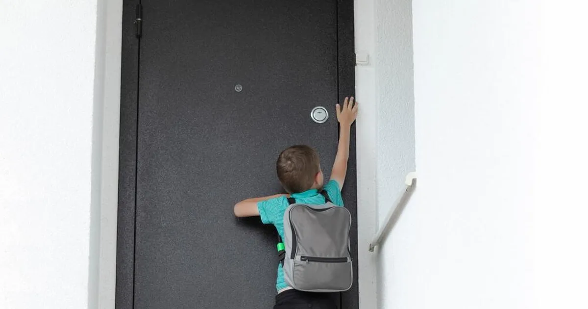 Lapse vingerpuss lõppes traagiliselt: uksekella helistanud 11-aastane poiss lasti maha