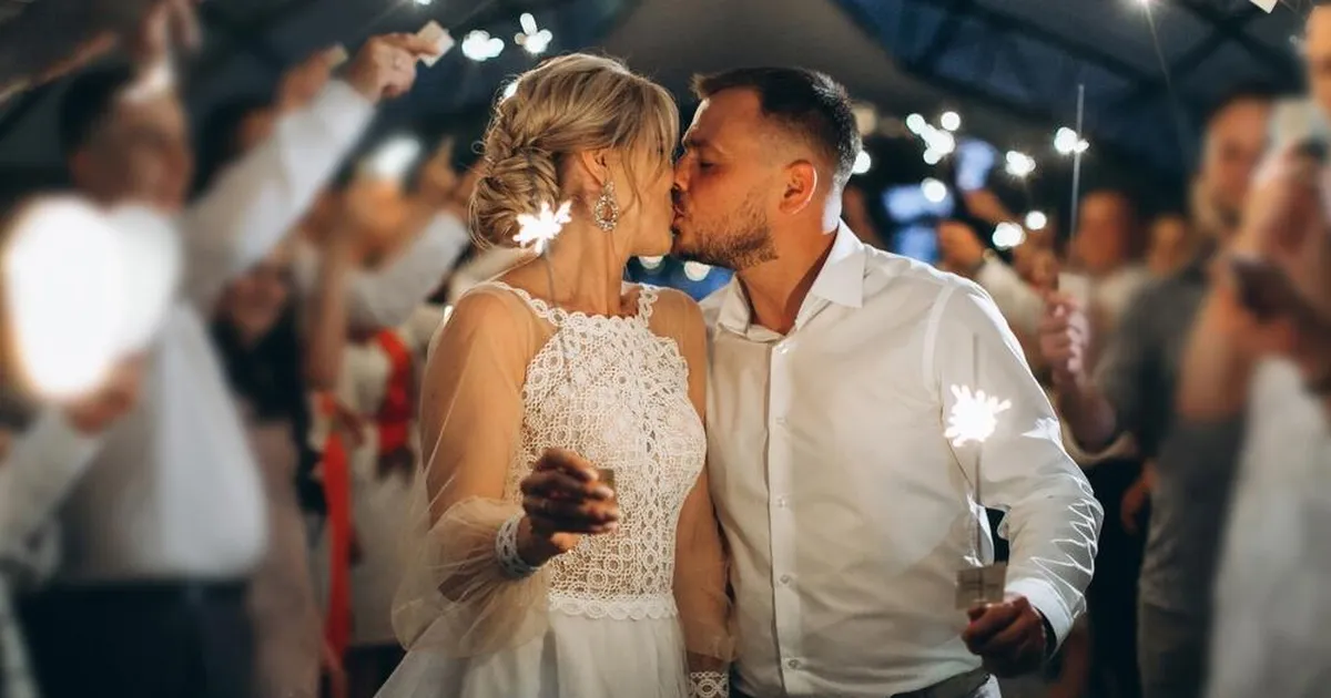 Kolmas pulm, sama viga: peigmehe üllatav säästuplaan ajab külalised marru