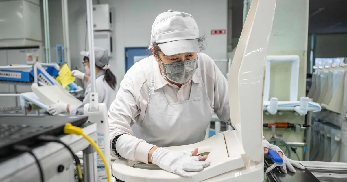 JAAPANLASTE LEIUTIS ⟩ QR kood juhatab lähima tualetini ja näitab, kui pikk on seal järjekord