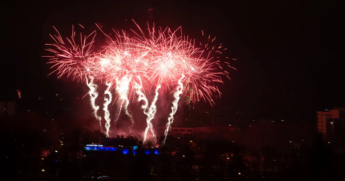 Ilutulestiku loast ilma jäänud peol paukus ja välkus siiski tulevärk