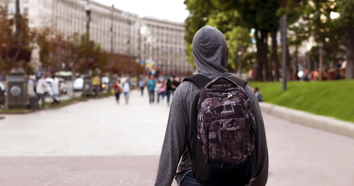 «Keegi peitis end kaubaaluste taga. Keegi, kellel oli käes kaamera ja selle küljes pikk objektiiv»