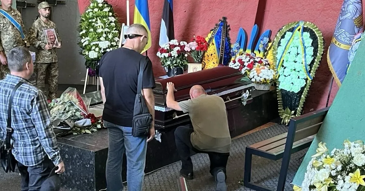 VIDEO JA FOTOD ⟩ Kiievlased põlvitasid hukkunud Eesti sõduri auks