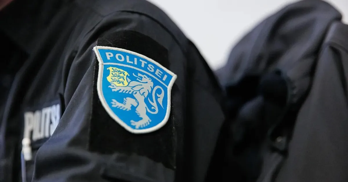 Tallinnas Pärnu maanteel põrkasid mootorratas ja auto kokku