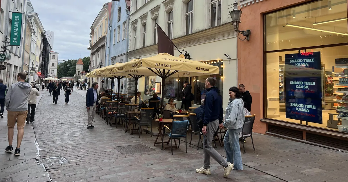 FOTO ⟩ Tasuta õlu? Tallinna vanalinna baari välireklaam paneb silmi kissitama