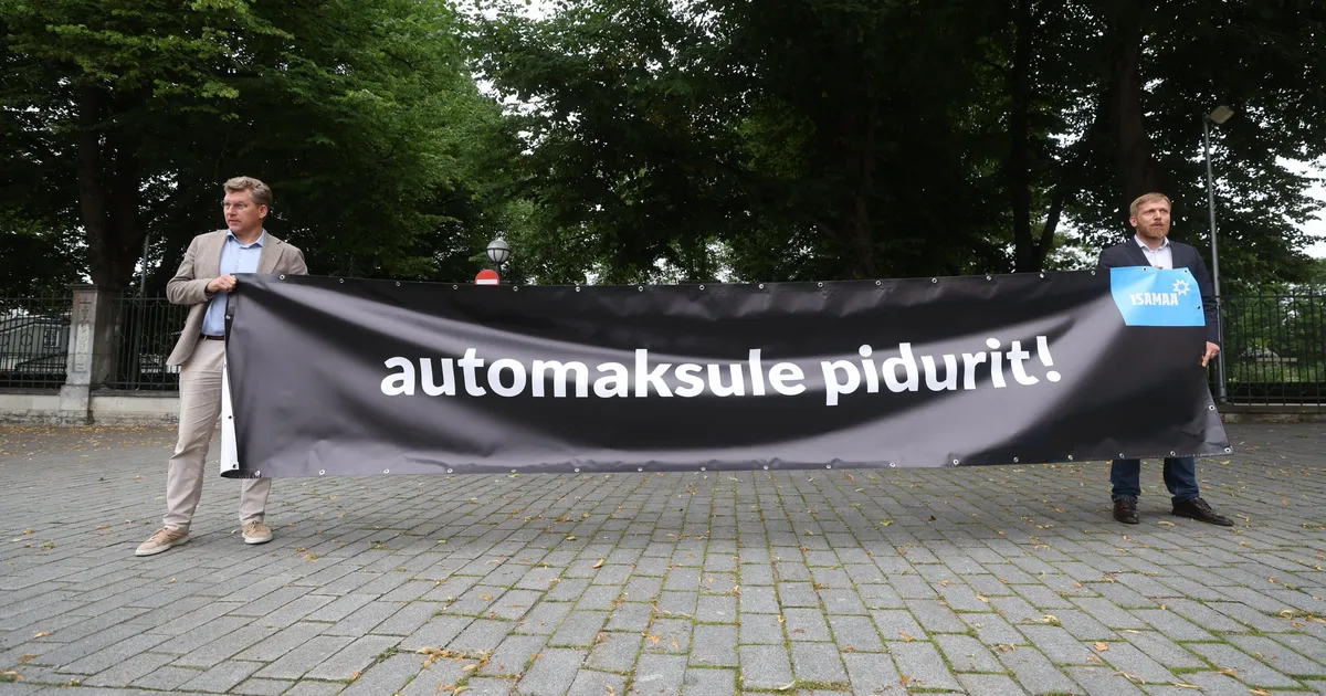 GALERII ⟩ Isamaa korraldas automaksu vastu Toompeal välipiketi
