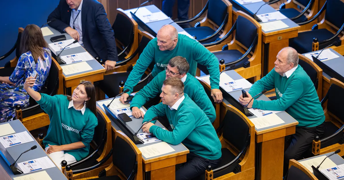 FOTOD ⟩ Automaksu kaotamiseks kokku kutsutud riigikogu istung kestis vaid kolm minutit