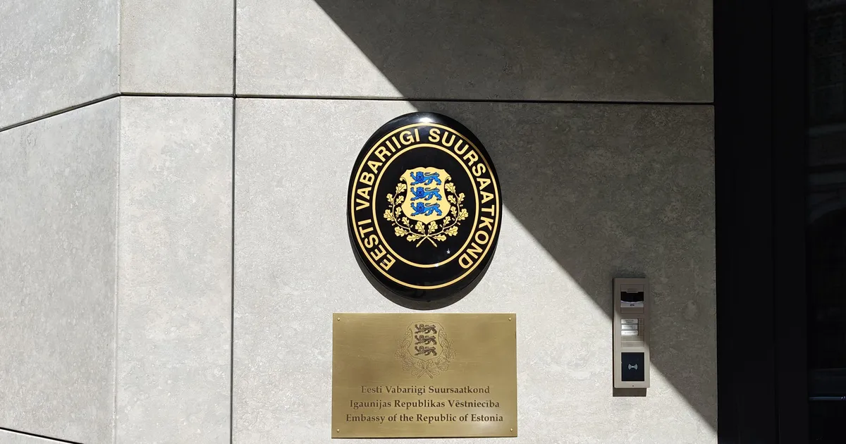 Eesti saatkond Riias on nomineeritud Läti arhitektuuriauhinnale: inetust nõukogude büroohoonest sai väärikas esindus