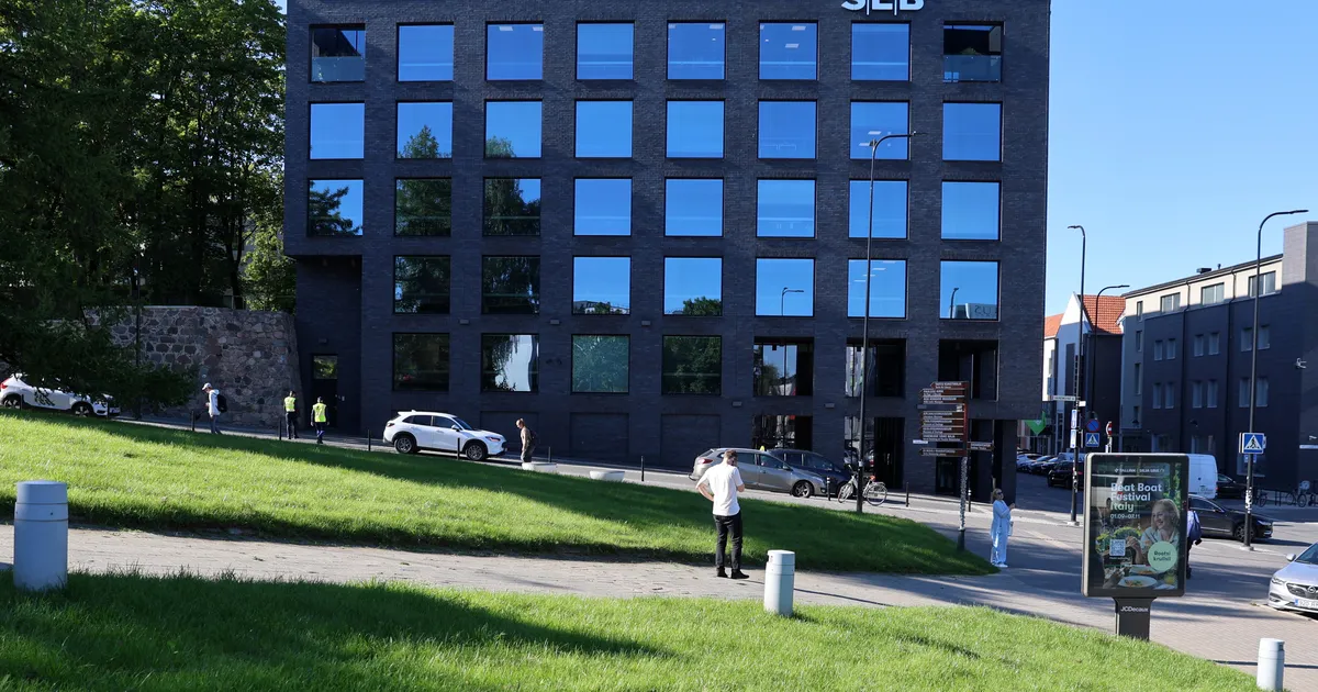 Valele pangakontole raha kandnud mehest sai üürivõlglane, pank endal süüd ei näe