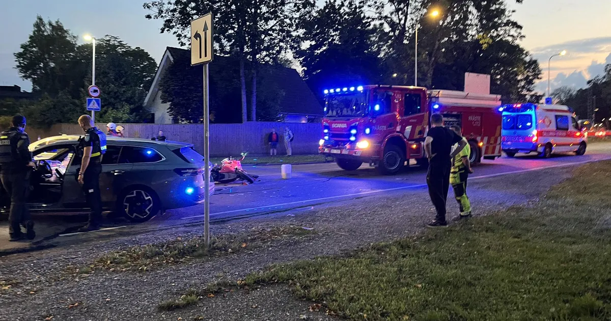 LUGEJA VIDEOD ⟩ Tallinnas Nõmmel põrkasid kokku mootorratas ja BMW