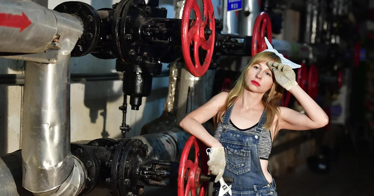 Tehisarusid kasutama tormanud ettevõtted kutsuvad nüüd inimesi tagasi – ja loe vaid, mida tegema