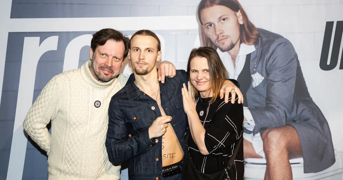 Säraküünlad ja tänavamuusika! Isa ja poeg Malmsten tähistavad uut ringi ümber päikese