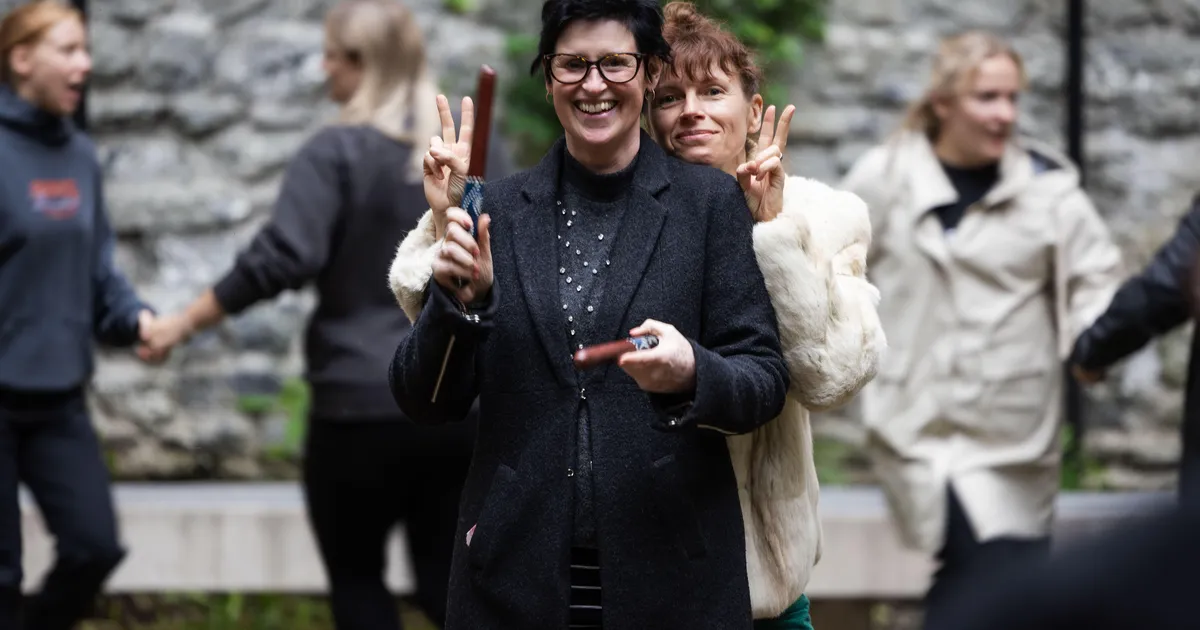 Tormise muusikaga kontsertlavastuses läheb koor läbi nõelasilma