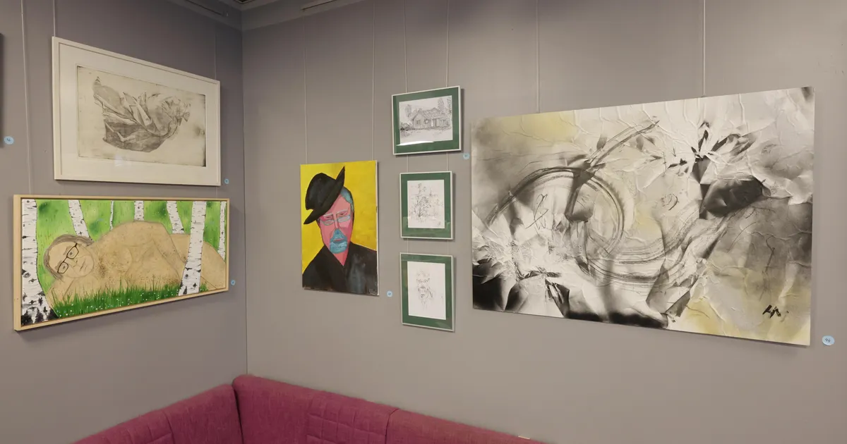 Draama festival jättis kultuuriklubisse Promenaadiviis näitlejate kunstinäituse