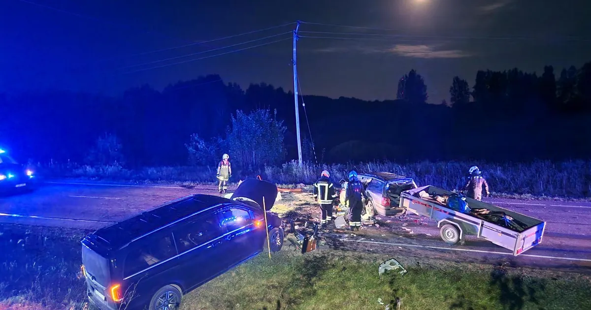 PILDID SÜNDMUSKOHALT ⟩ Tartumaal juhtus raske liiklusõnnetus, kaks inimest sai viga