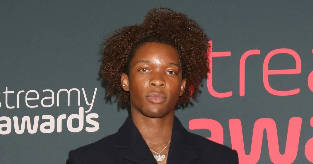 KÕHEDAD KOKKUSATTUMUSED ⟩ Tuvastati miljardite kuulamistega noore laulja pagasiruumist leitud surnukeha