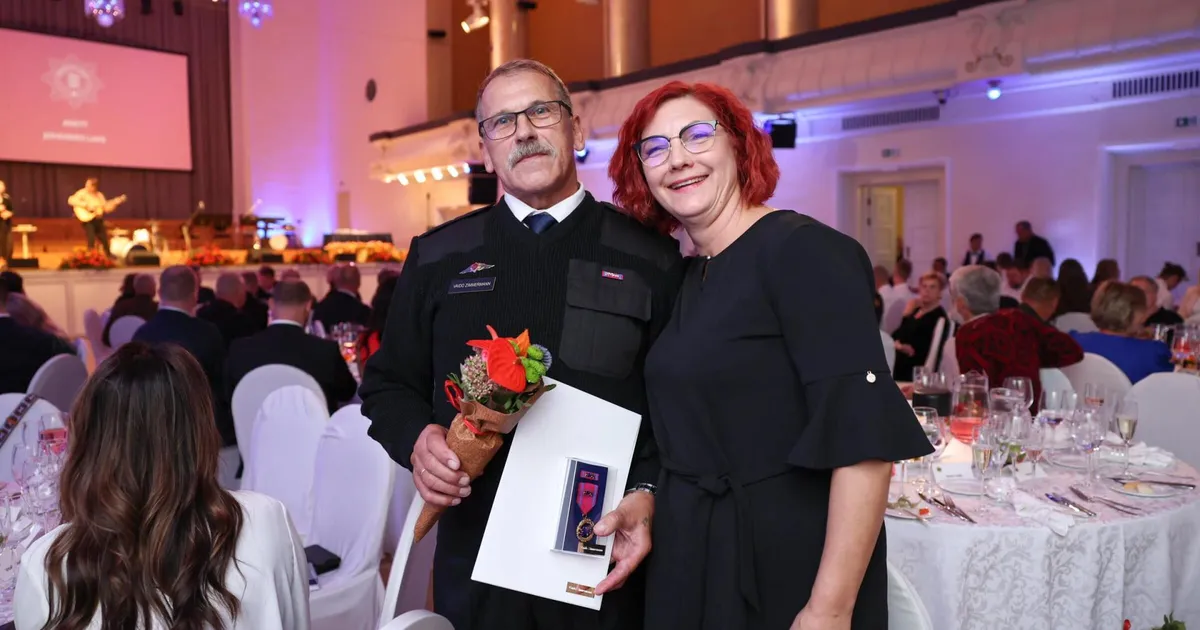 FOTOD JA VIDEO ⟩ Elupäästja medaleid pälvisid nii koolipoisid kui ka elukutselised päästjad