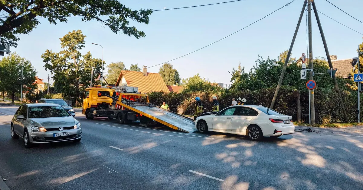 Riia tänaval põrkasid kokku Mercedes ja BMW