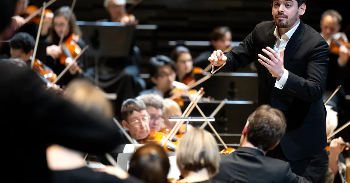 Neli inimest vahistati Iisraeli Filharmoonia Pariisi kontserdi segamise eest