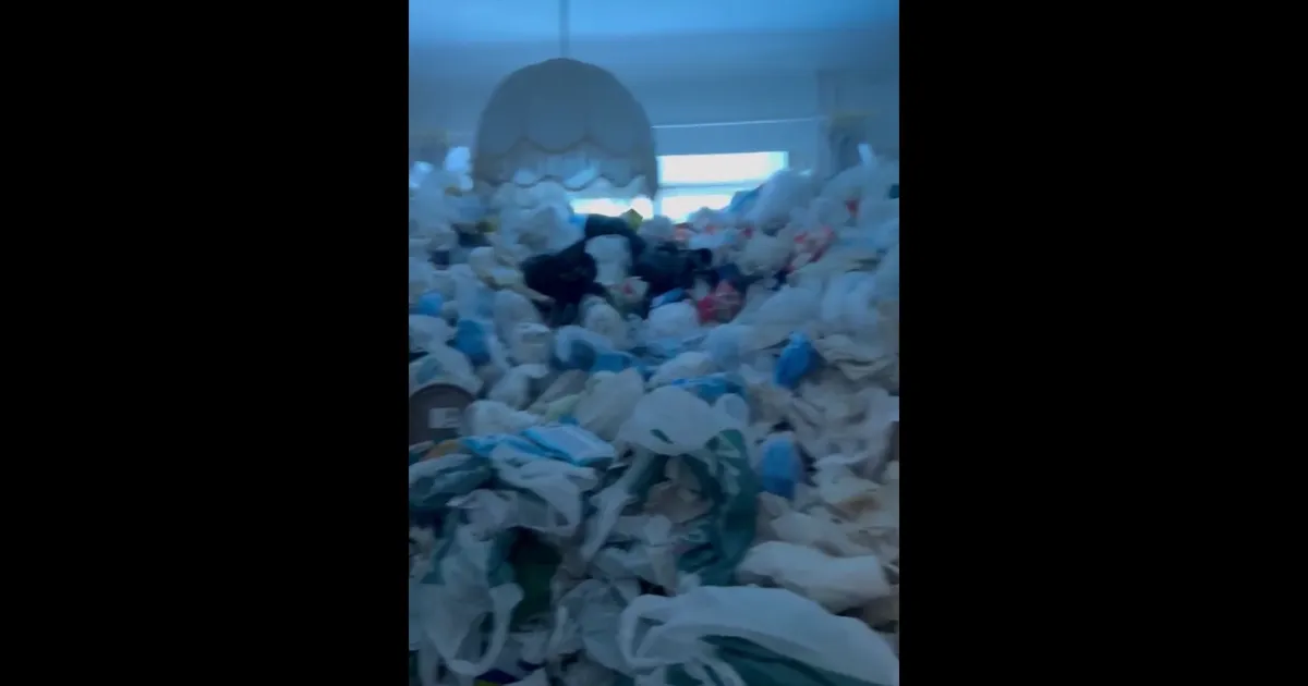 ESMASPÄEVAL «KUUUURIJAS» ⟩ 90-aastane mees jagab korterit soovimatu elanikuga, kes on muutnud toa prügihunnikuks