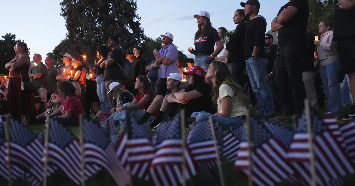 FOTOD ⟩ Traagiliselt abikaasa kaotanud Erika Kirk jättis kallimaga hüvasti: te ei unusta teda kunagi