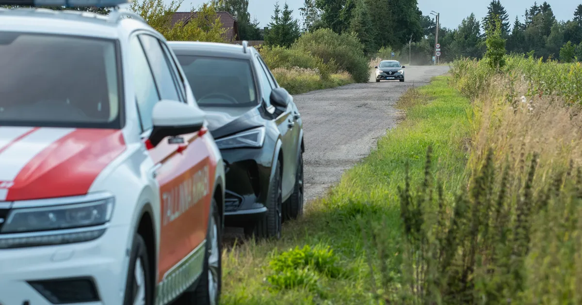 Kiirabi viis teelt välja sõitnud autost kolm inimest haiglasse