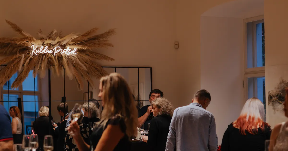 FOTOD ⟩ Tulekahjus kannatada saanud raamatukogu ruumides avas uksed kunstistuudio