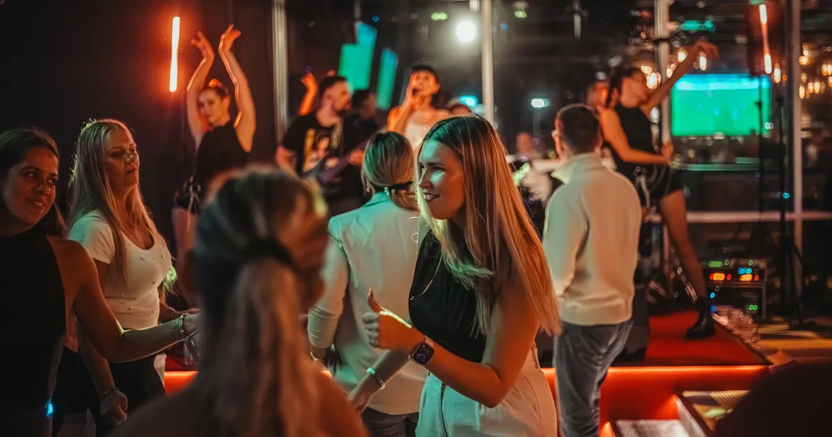 MEELEOLUKAS GALERII ⟩ Värskelt avatud Elamus Bowling & Pubis hullutas rahvast Nancy