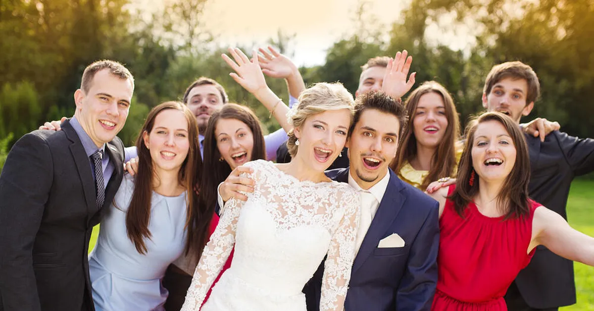 «See on uskumatu!» Paar sai aastaid hiljem teada, kes on nende pulmapiltidele jäänud kontvõõras