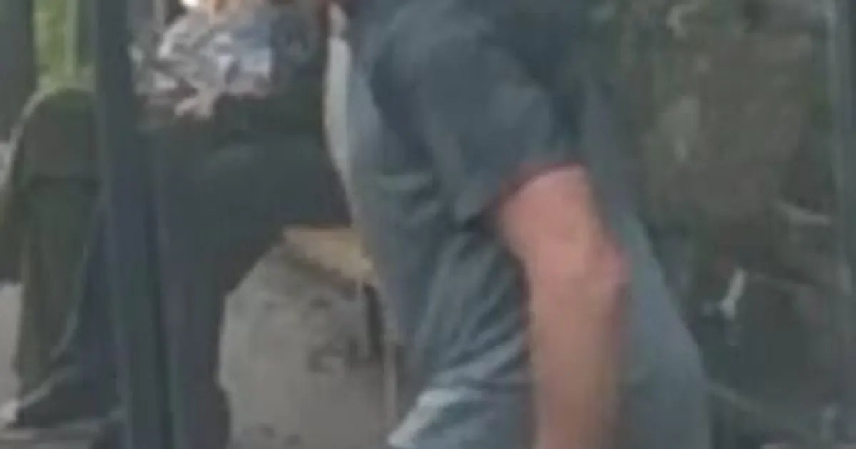 FOTOD ⟩ Politsei otsib bussipeatuses alaealist näkku löönud meest