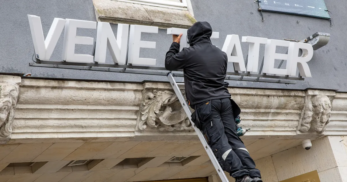 Ahti Kallikorm ⟩ Sotside poliitetendus «Päästame Vene Teatri» Ossinovskiga peaosas