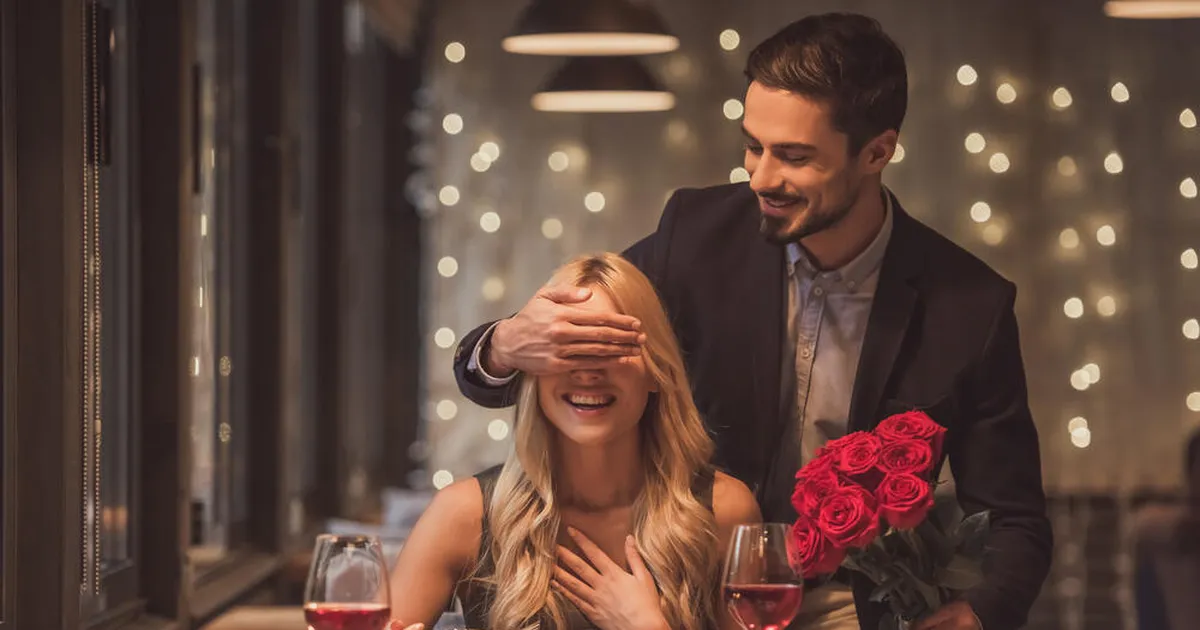 REAGEERIS ÜLE? ⟩ Šokeeriva kingituse saanud naine tormas aastapäeva õhtusöögilt minema