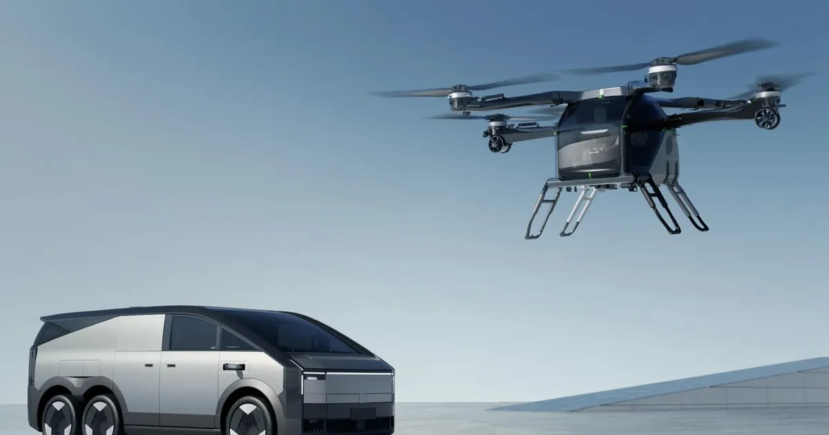 LISATUD VIDEO ⟩ Lennundusnäitusel põrkasid kokku kaks lendavat autot ja süttisid