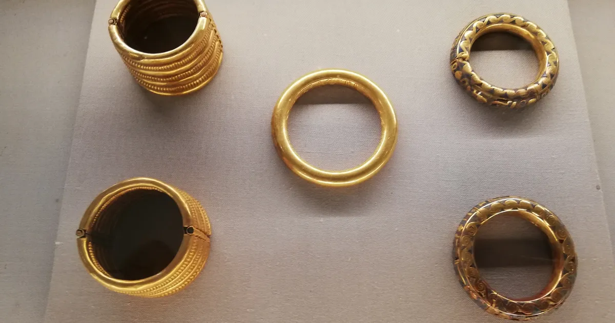 VIDEO ⟩ Kairo muuseumist kadus salapäraselt 3000-aastane kuldkäevõru