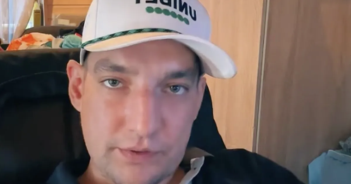 VIDEOD ⟩ Alkoholilembene tiktokker Miku vehkis Kuressaares noaga ja sattus politsei küüsi: ta on ohtlik nii endale kui teistele