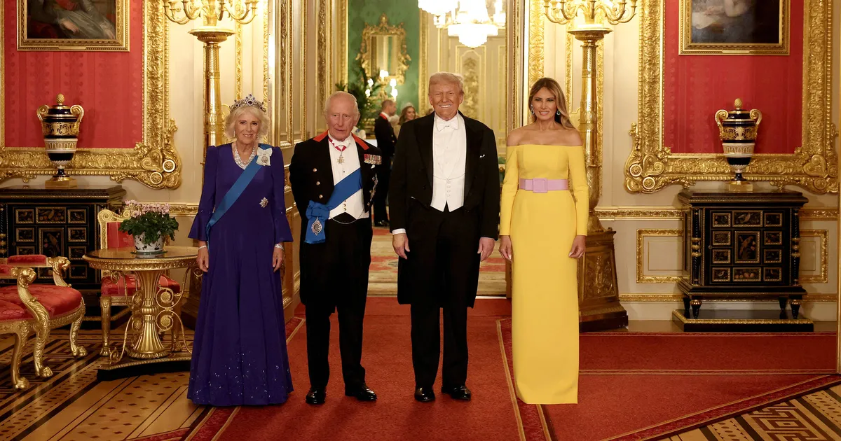 MIDA NÄED SINA? ⟩ Interneti müstika: mis värvi on Melania Trumpi õhtukleidi vöö?