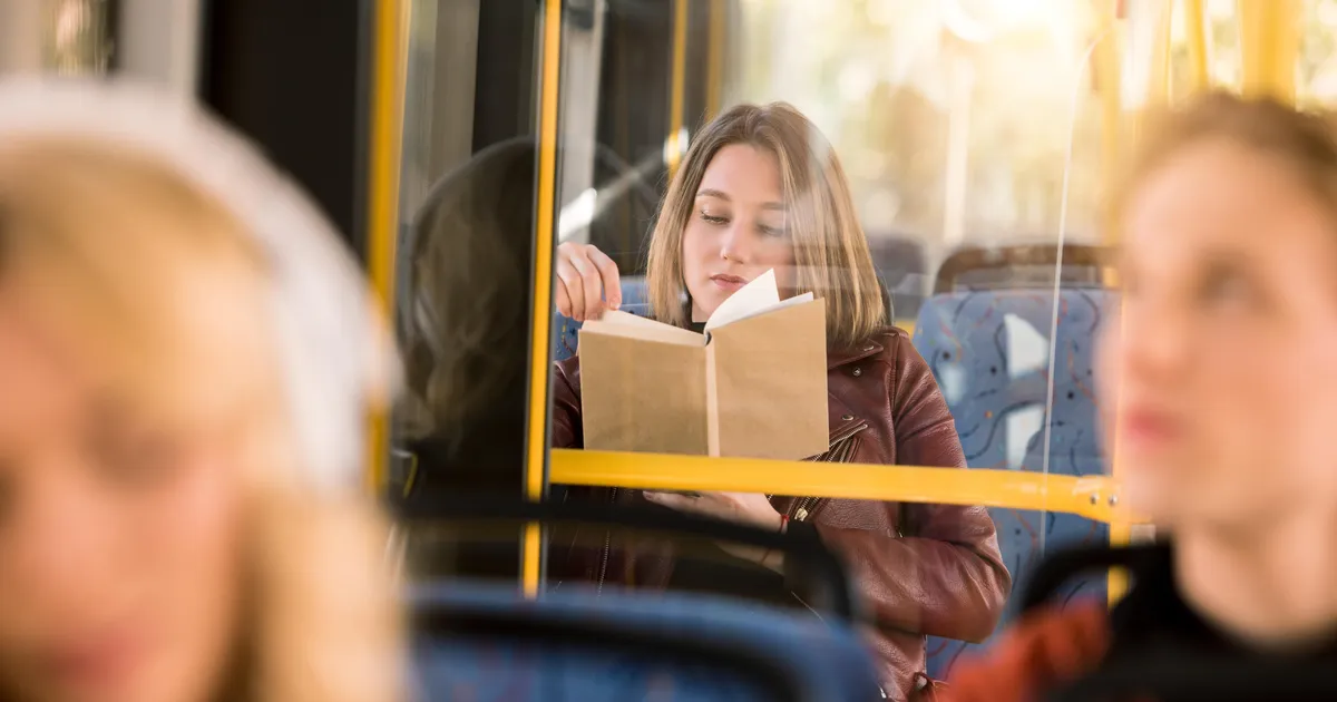 2 maru erinäolist, ent haaravat lühijuttude kogumikku