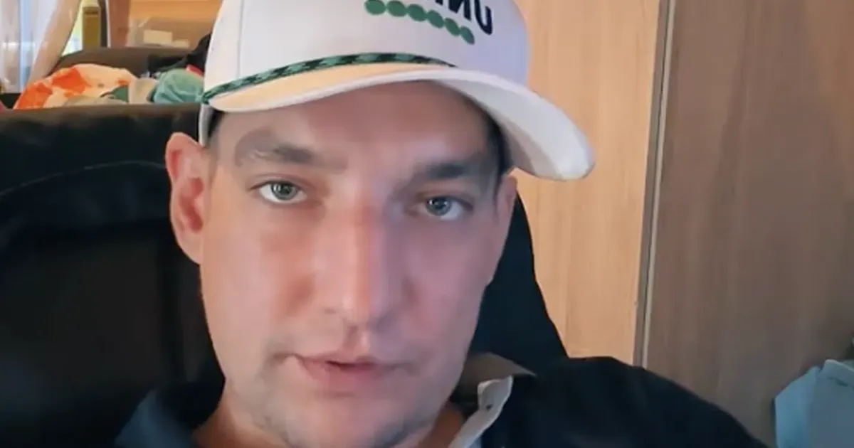 HÄIRIVAD VIDEOD ⟩ Tiktokker Miku pussitas end korduvalt otse-eetris rindu