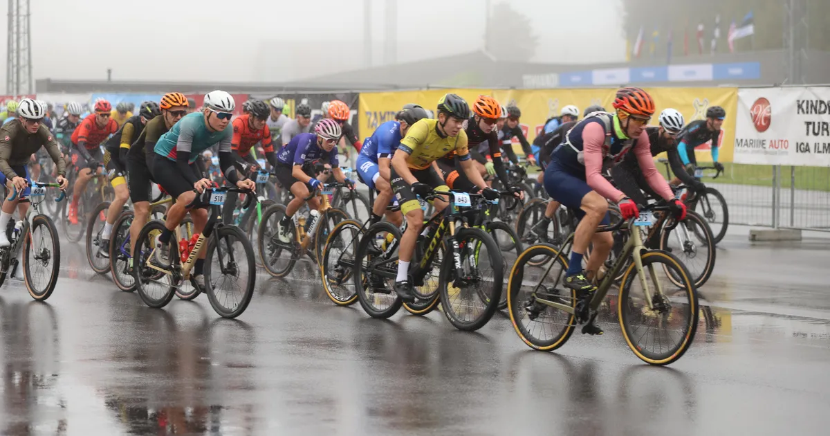 GALERII ⟩ Sata, sata vihmakõnõ sa, aga ratturid panid ikka Tartu maratoni stardist võimsalt uhama