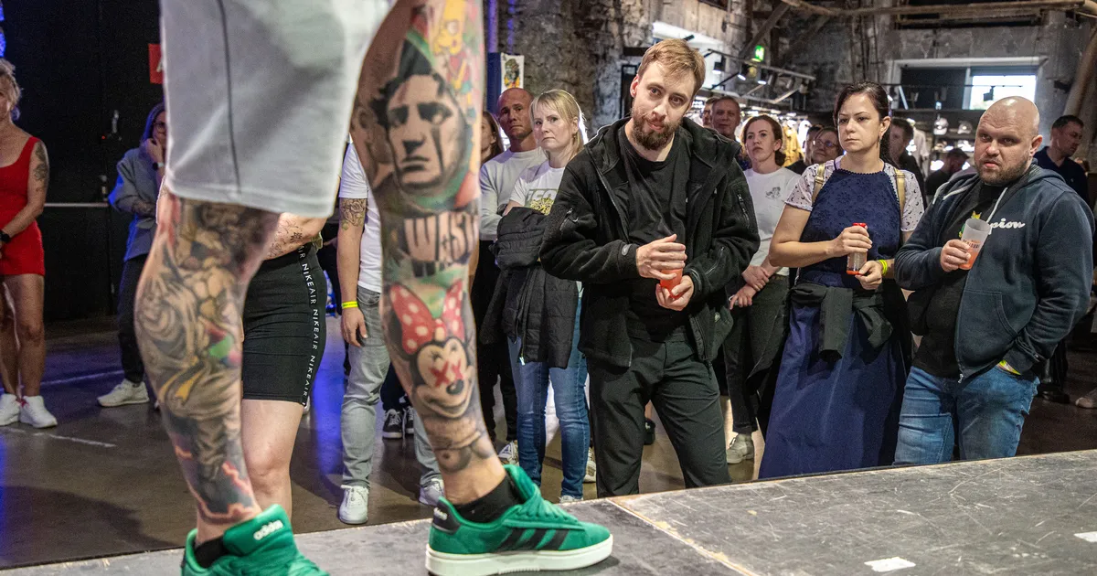 GALERII ⟩ Elustiilimessil Street Mirror Expo hinnati parimaid tattoo-kunstnikke