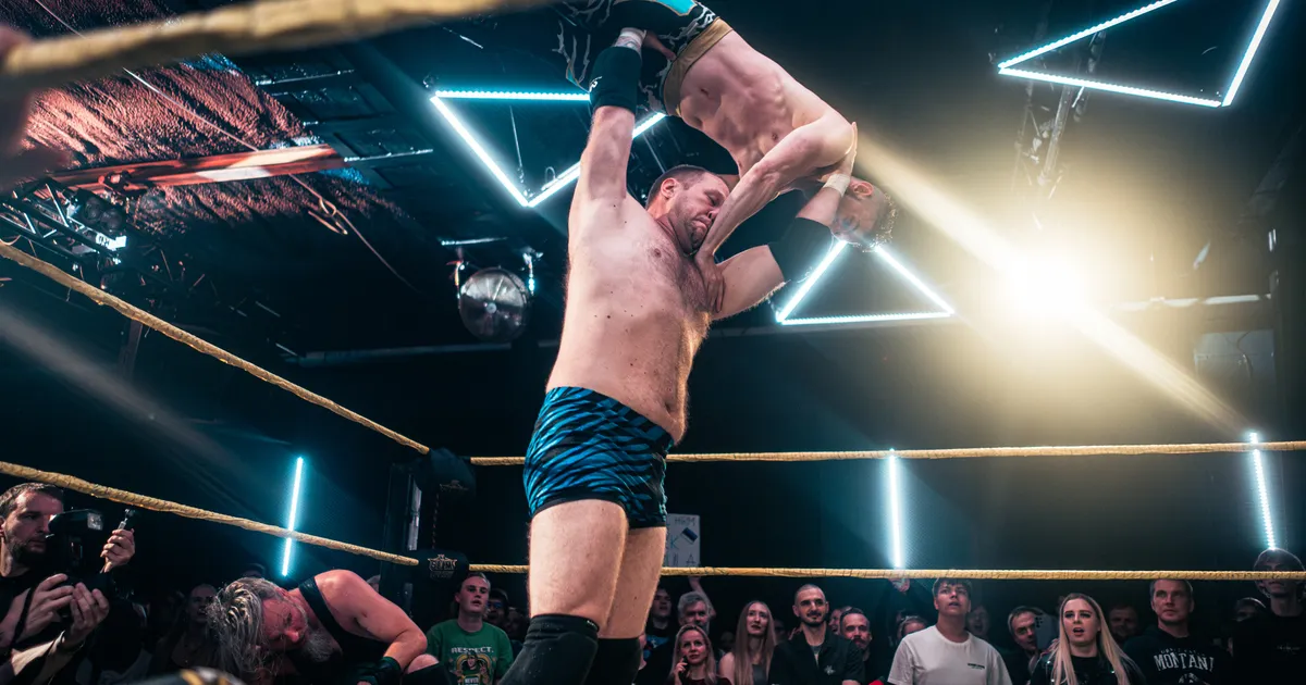 SUUR GALERII ⟩ Vaata, mis toimus Paavli Kultuurivabrikus show-maadlusel SLAM! Wrestling Fiesta