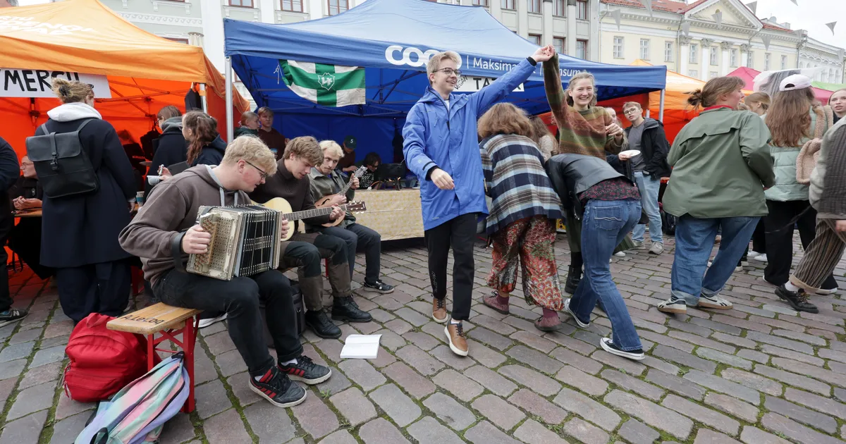 GALERII ⟩ Pannkoogihommik täitis tudengite kõhud ja pani jalagi tatsuma