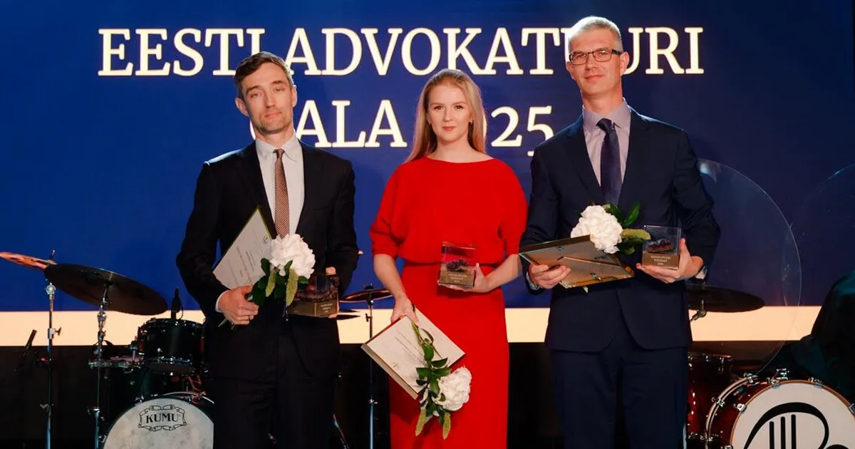 FOTOD ⟩ Advokatuur tunnustas kolme vandeadvokaati