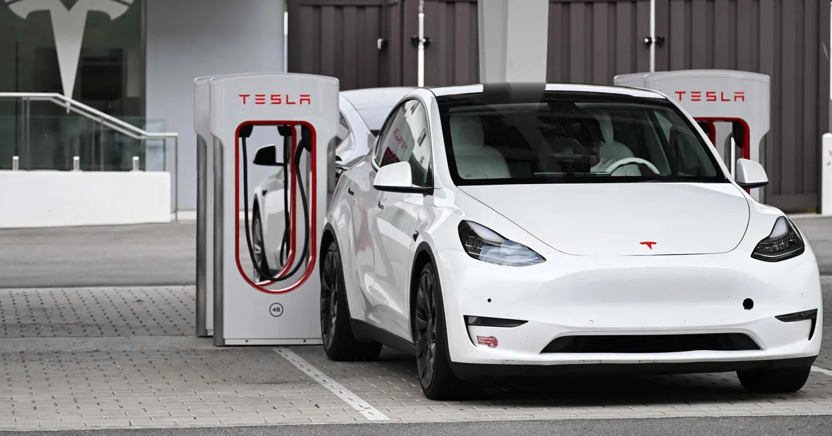 Mehaanikute kainestav arutelu: kas odavamaks läheb särtsu- või sisepõlemismootoriga auto?