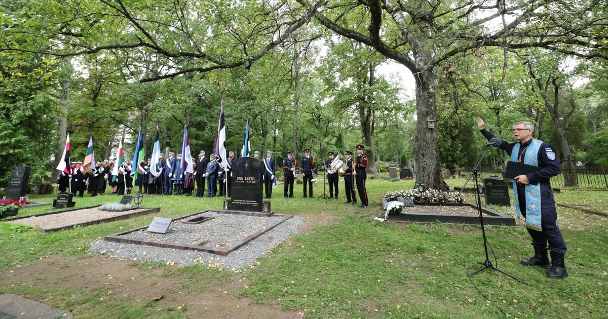 GALERII ⟩ Vastupanuvõitluse päeval sai Enn Tarto hauatähis pühitsetud