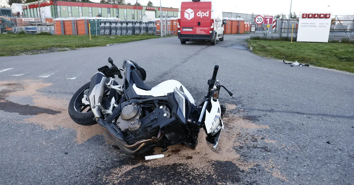 FOTOD JA VIDEO ⟩ Kaubiku ja motika vahel juhtus õnnetus