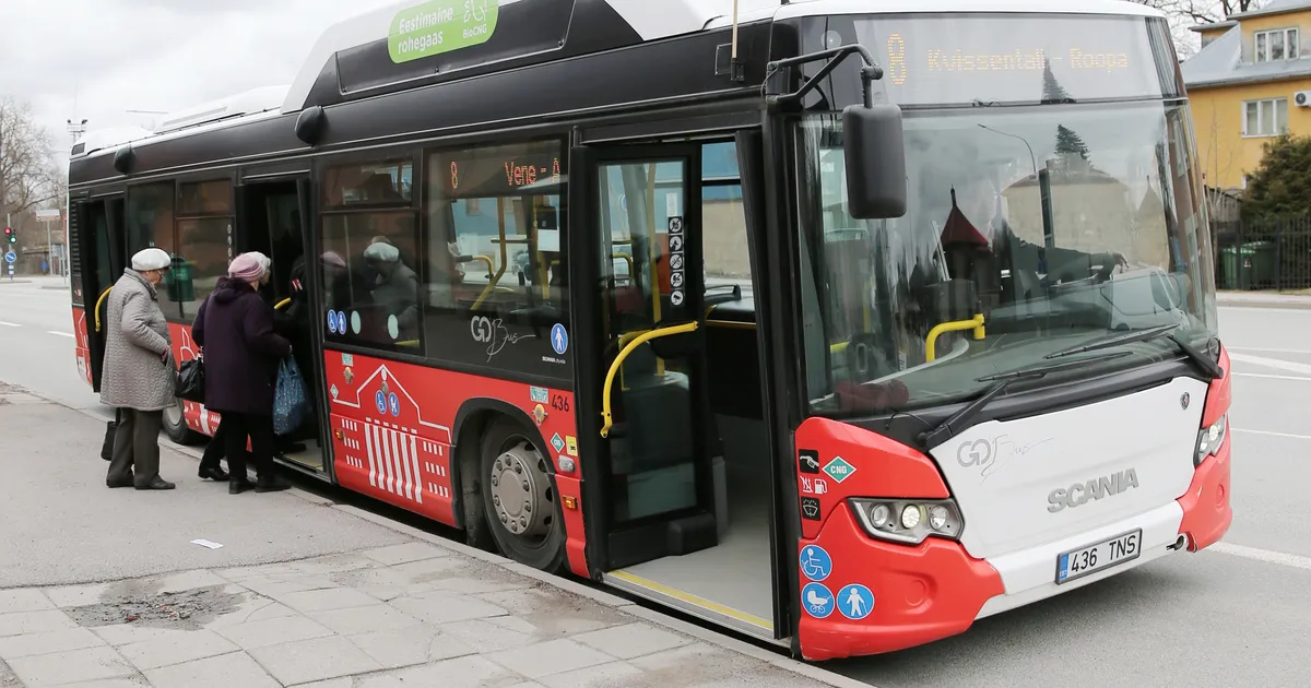 Käekoti bussi unustanud aastates proua kukkus ja ta viidi haiglasse