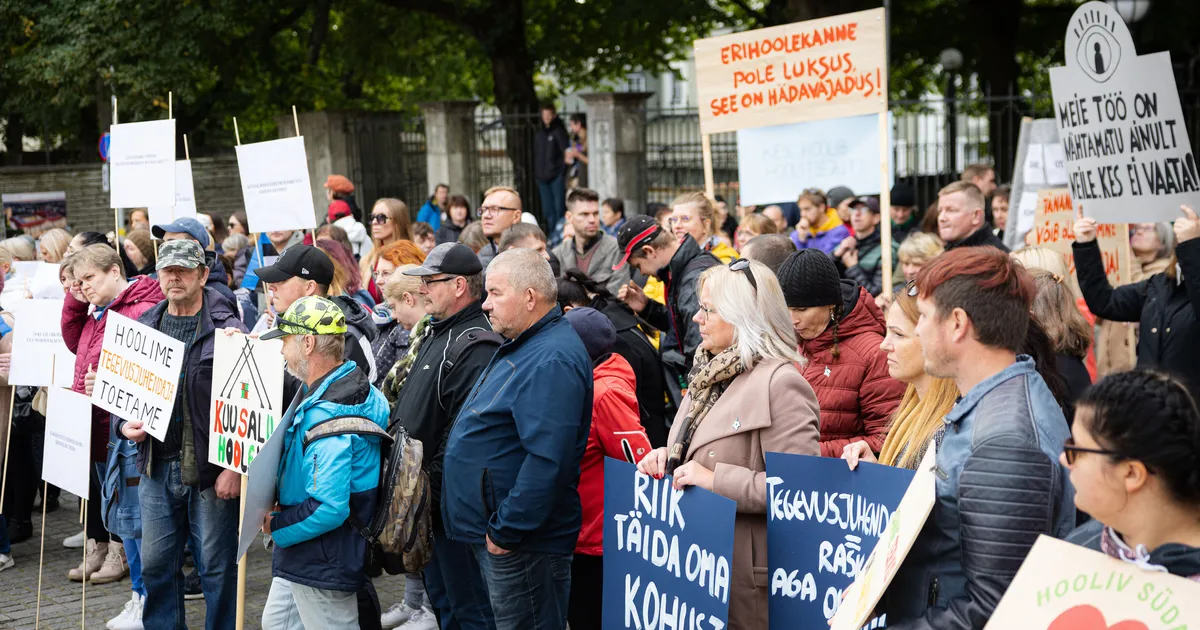 GALERII ⟩ Toompeal nõuti erihoolekandesse rohkem raha