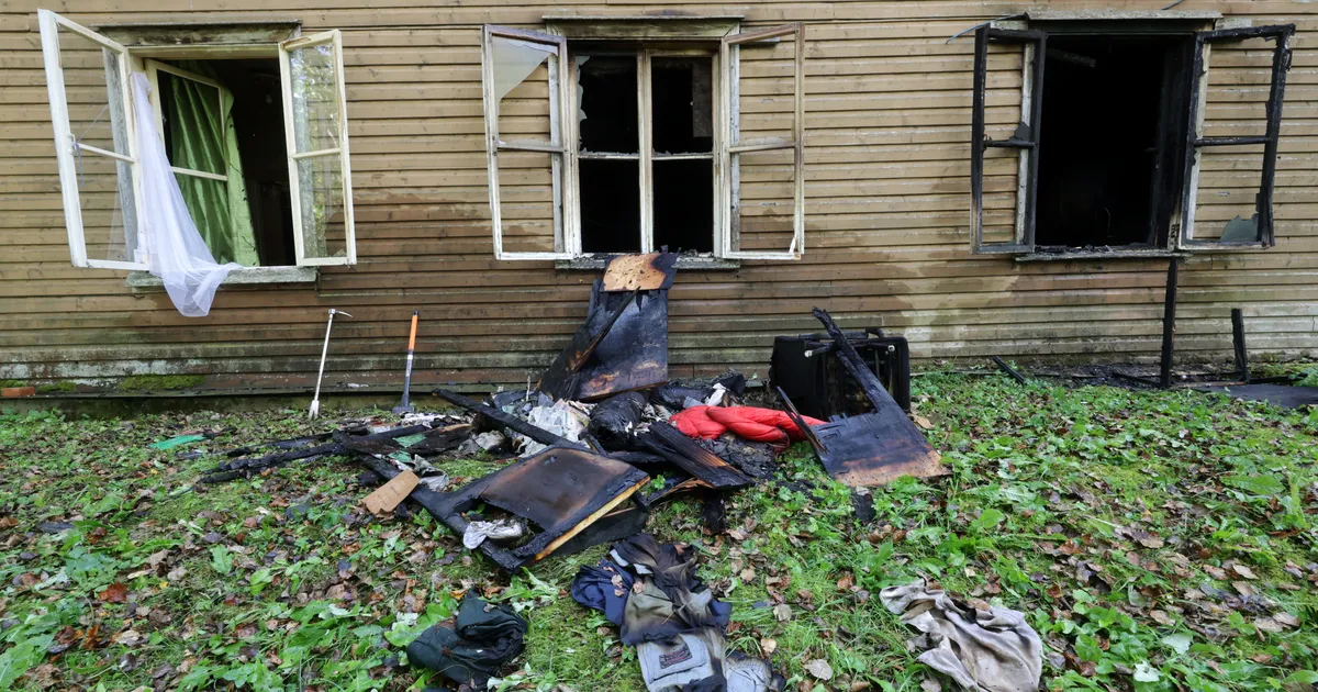 FOTOD ⟩ Tartumaal süttis elumajas korter, kus naabrite sõnul elab asotsiaal