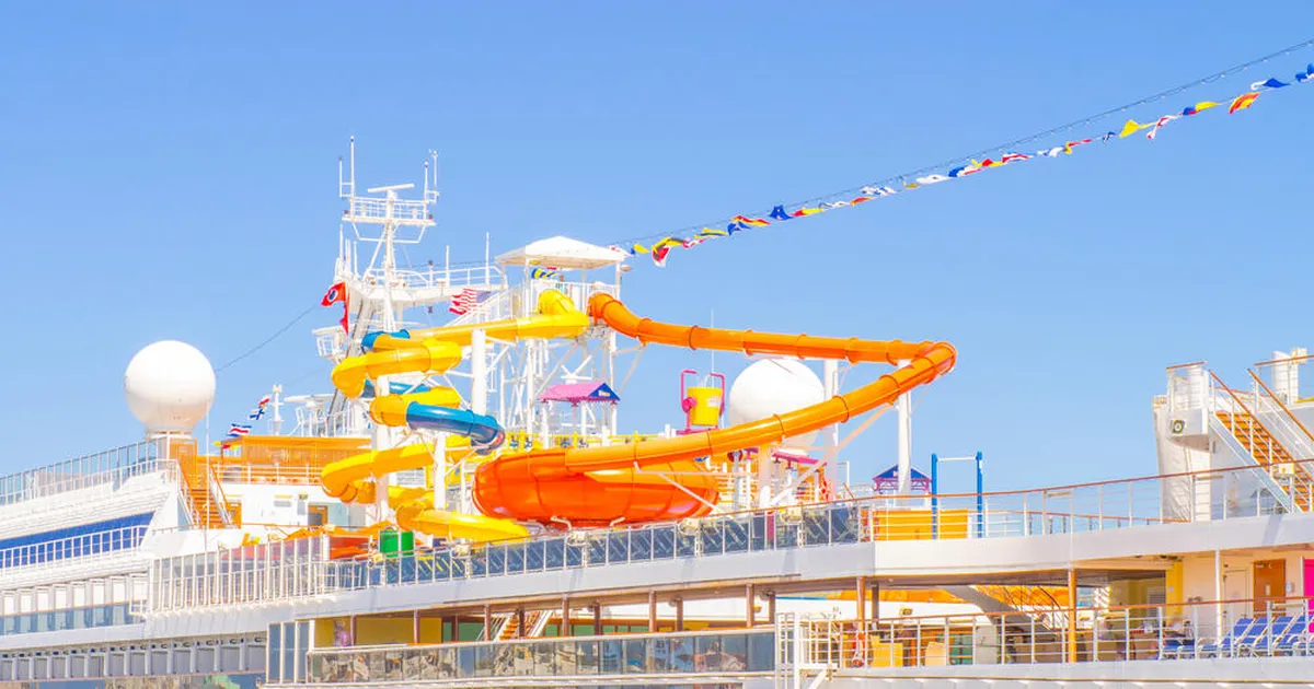 KÕHE VIDEO ⟩ Kruiisilaevareisija jäi ookeani kohal veetorusse kinni: «Mida sellises olukorras teha?»