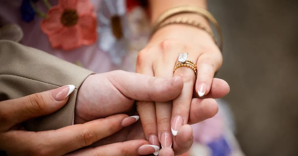 VIDEO ⟩ «Näete, kuidas ma kihlusin ja peaaegu oma beebi lämmatasin...»